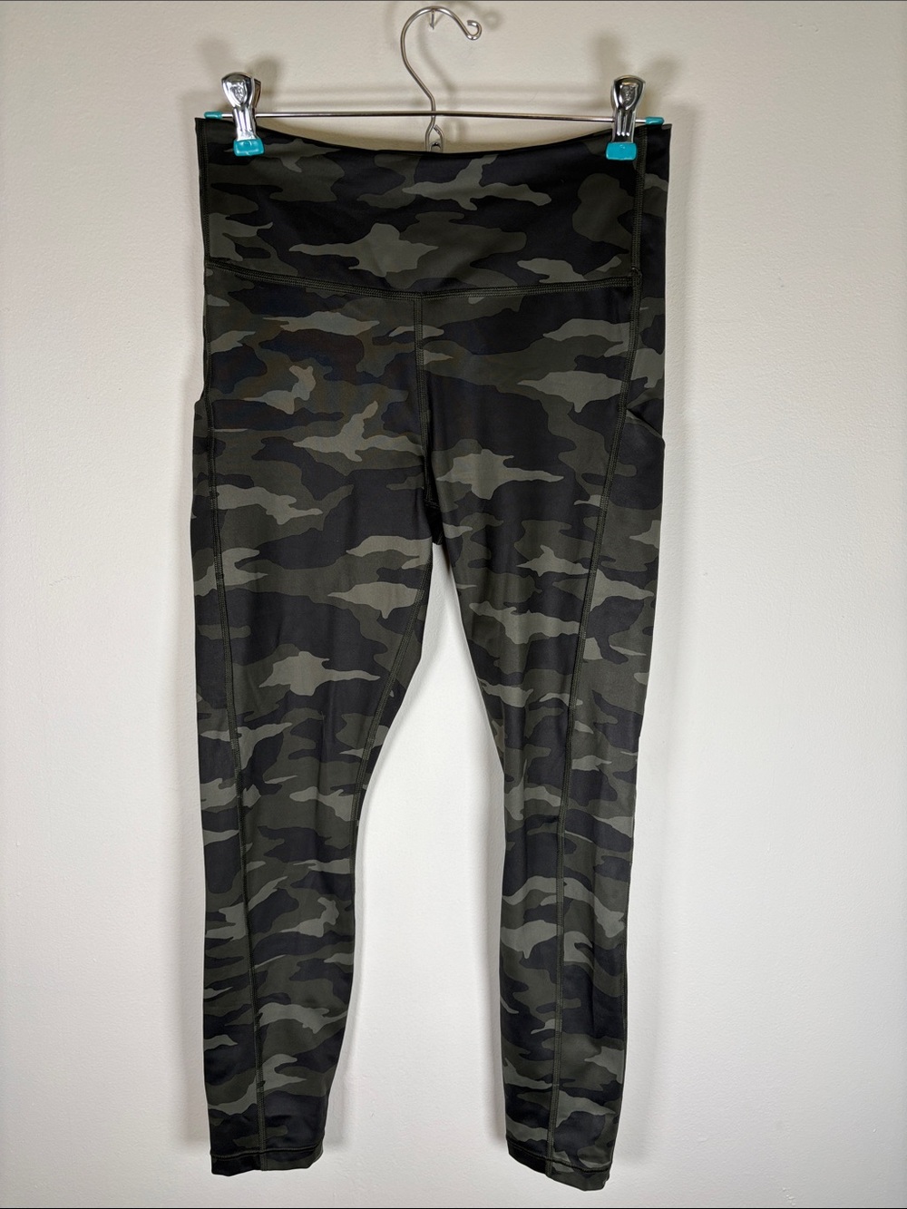 Athleta Ultimate Camo 7/8 Tight Leggings – Size Small